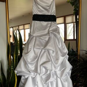 David's Bridal White Wedding Dress with Black Accent